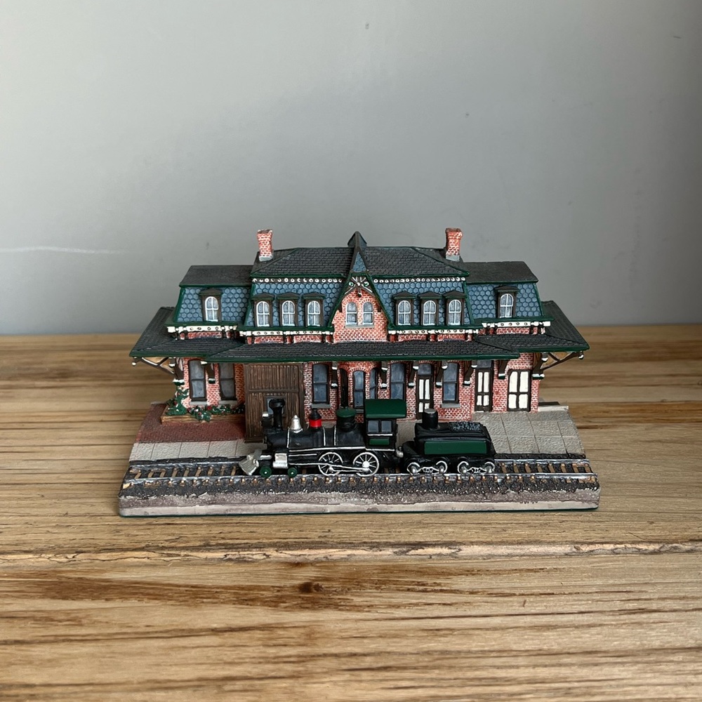 Vintage Danbury Mint “Bethlehem Railroad Station” Sculpture